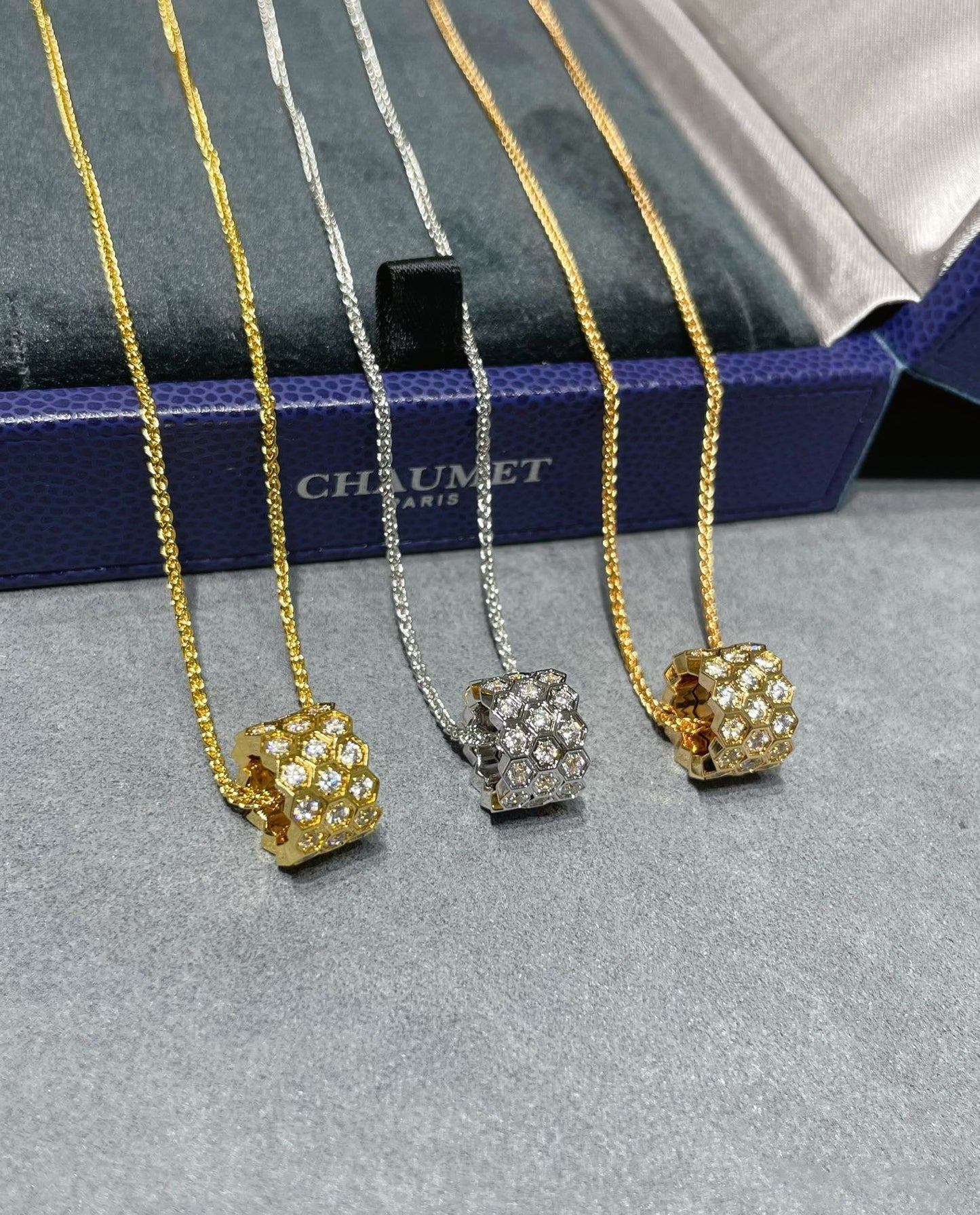 [：Polaidi Jewelry]BEE LOVE DIAMOND PAVED 3 ROW NECKLACE