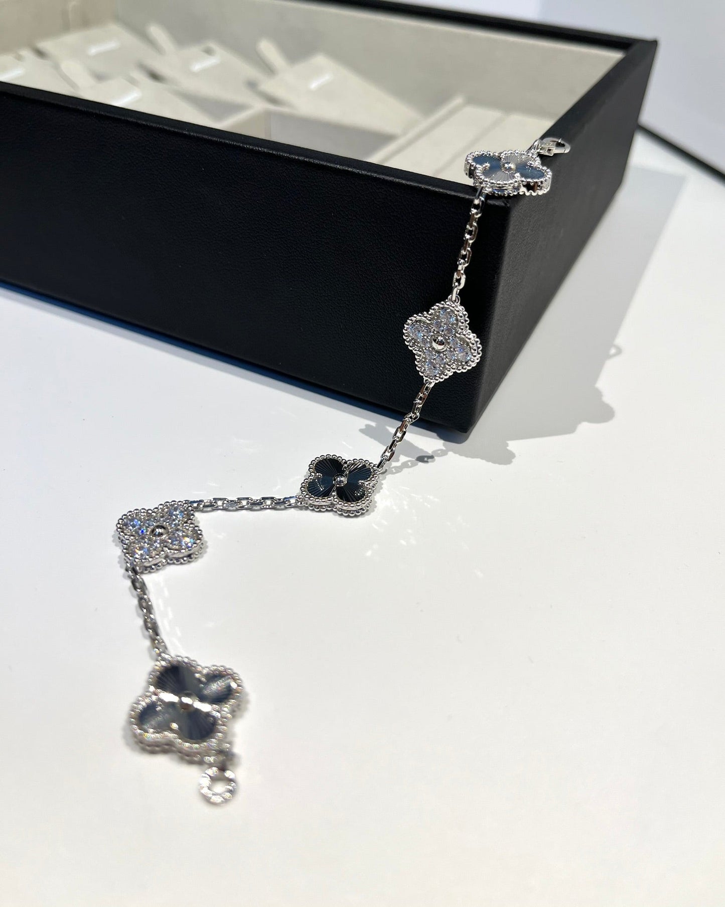 [Polaidi Jewelry] CLOVER 5 MOTIF LASER BRACELET COLLECTION