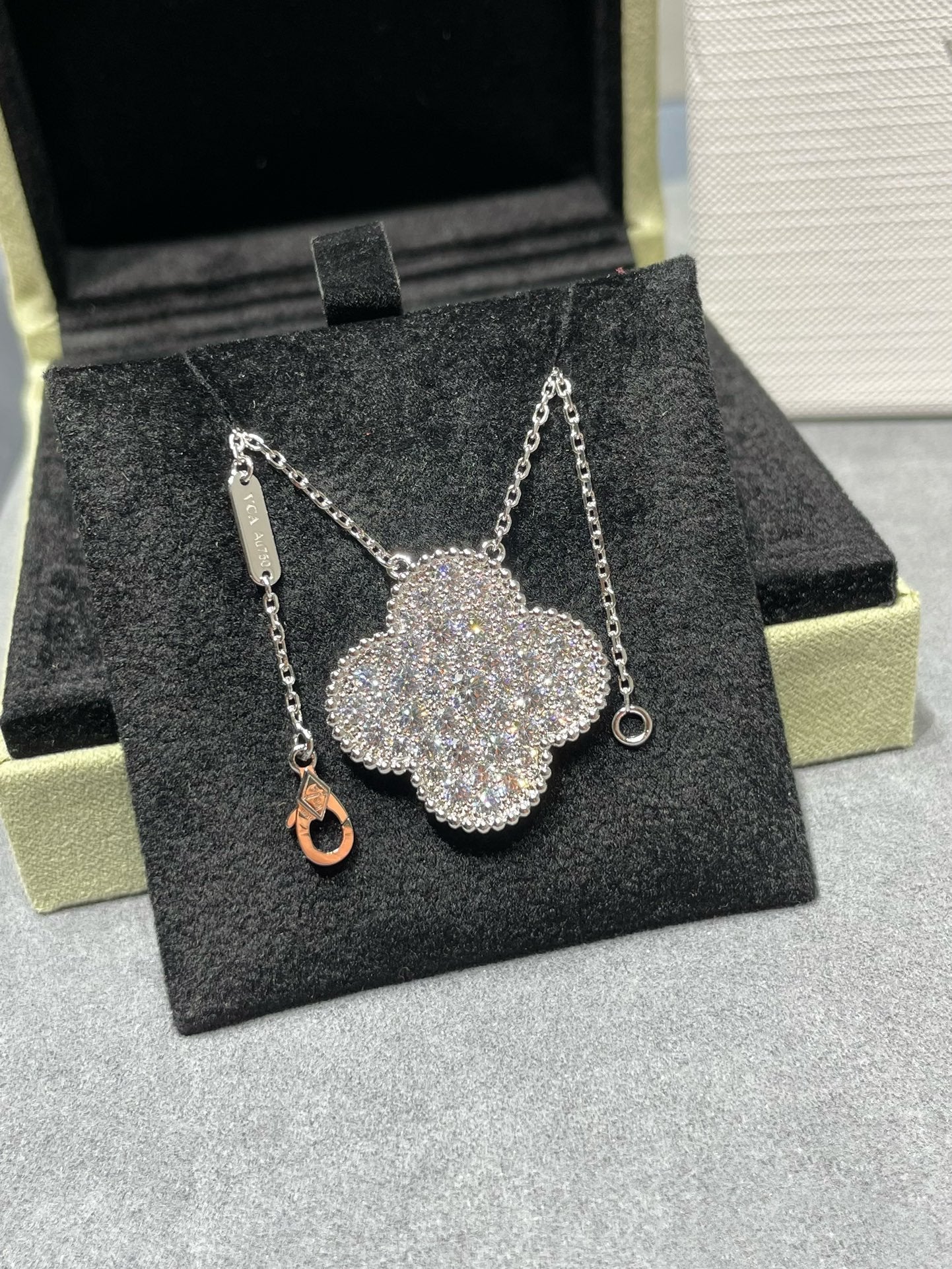[Polaidi Jewelry]CLOVER 25MM LARGE PENDANT DIAMOND PAVED SILVER NECKLACE