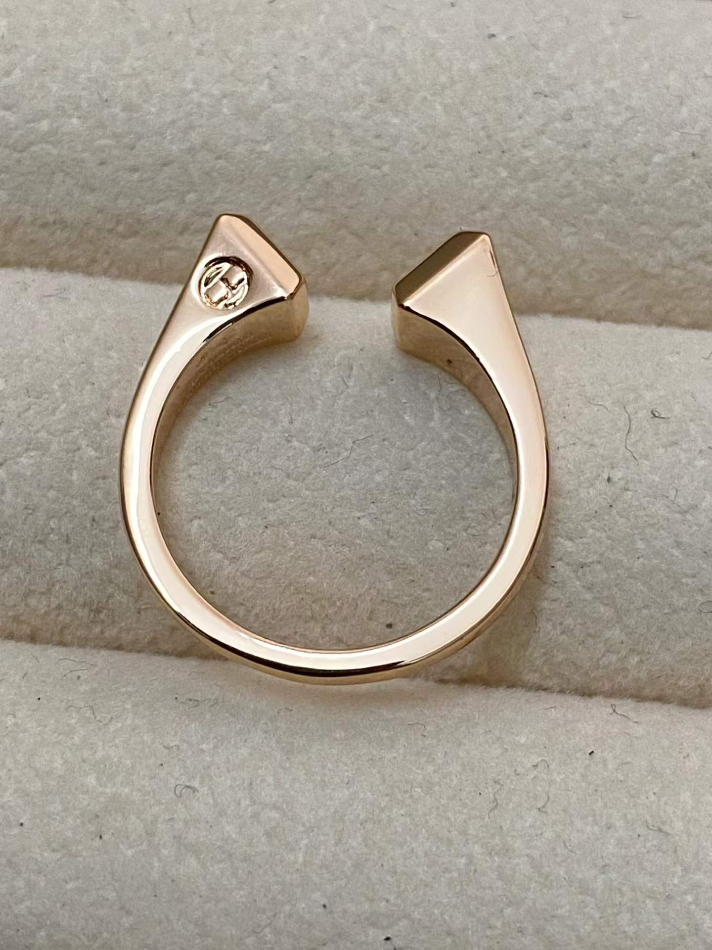 [Polaidi Jewelry]THE CONE RIVET RING IS OPEN AND ONE SIZE FITS ALL