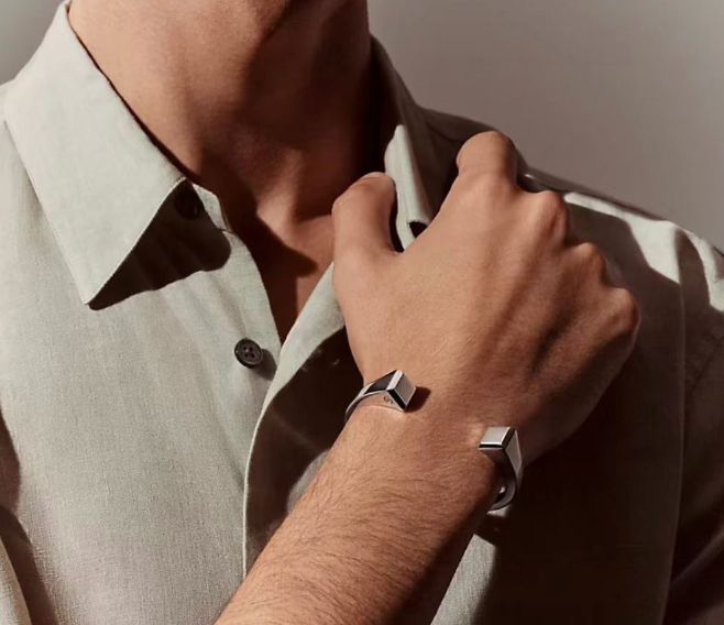 [Polaidi Jewelry]CLOU DE FORGE SQUARE CONE STUDS OPEN CUFF ONE SIZE