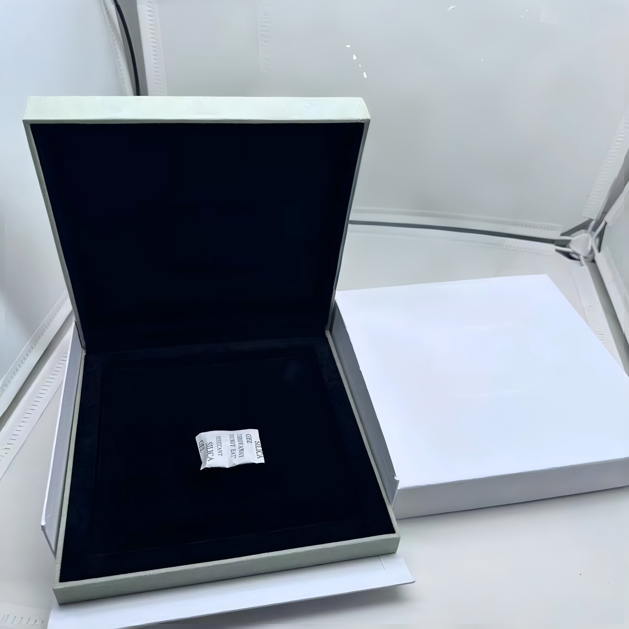 [POLAIDI] VA CLOVER BOX GIFT BAG