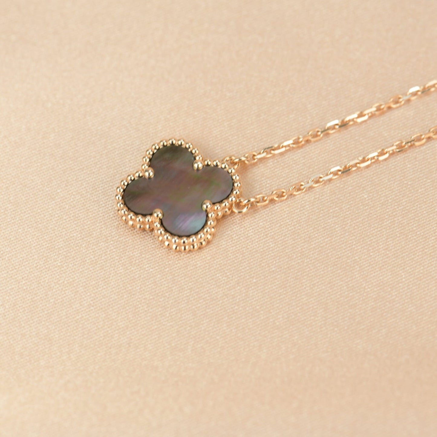 [：Polaidi Jewelry]CLOVER 15MM  GRAY MOTHER OF PEARL NECKLACE