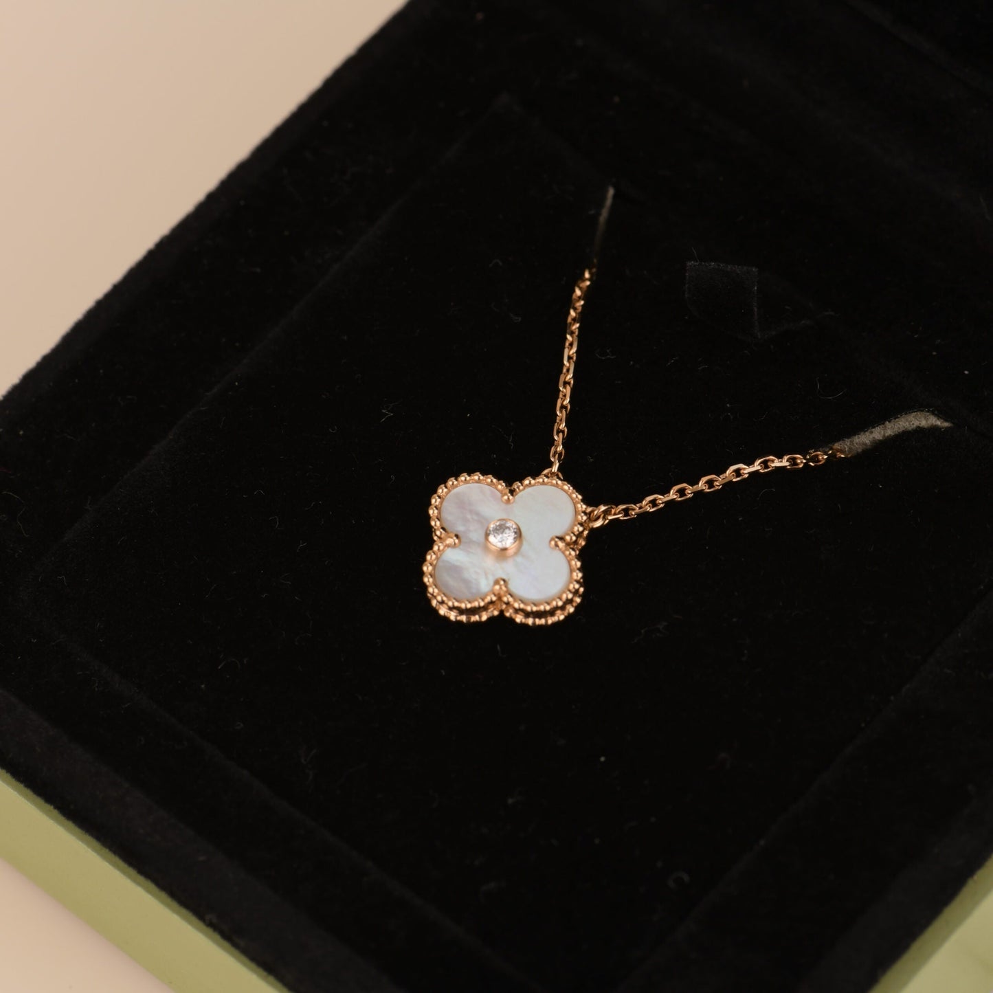 [Polaidi Jewelry]CLOVER 15MM DIAMOND WHITE FRITILLARIA NECKLACE