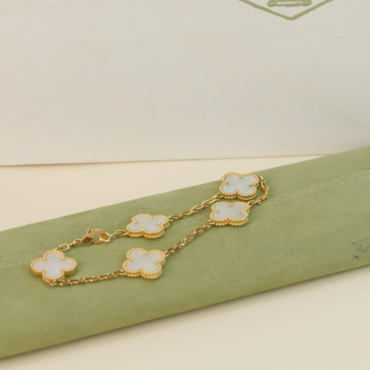 [Polaidi Jewelry]CLOVER WHITE PEARL MOP 5 MOTIF BRACELET COLLECTION