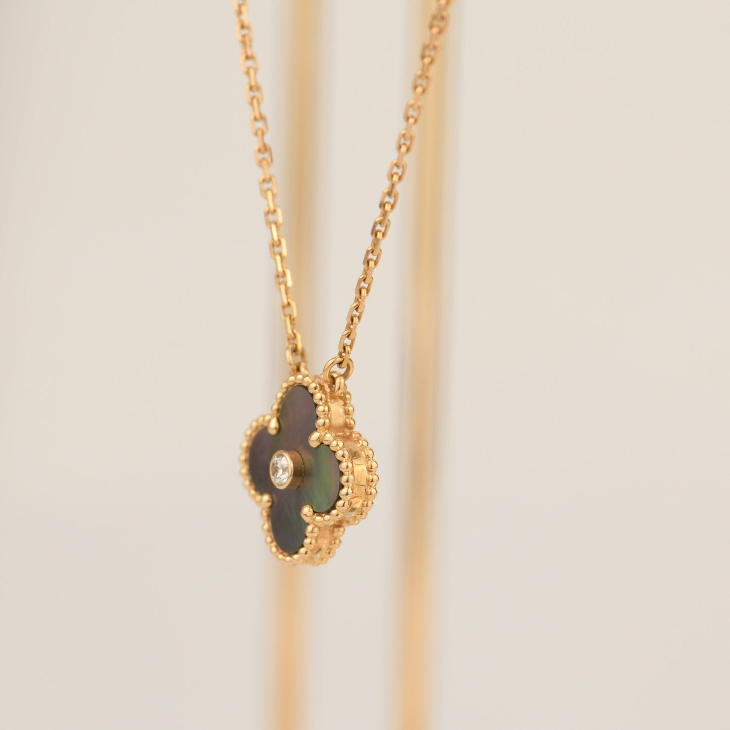 [Polaidi Jewelry]CLOVER 15MM DIAMOND AND MOTHER-OF-GREY NECKLACE
