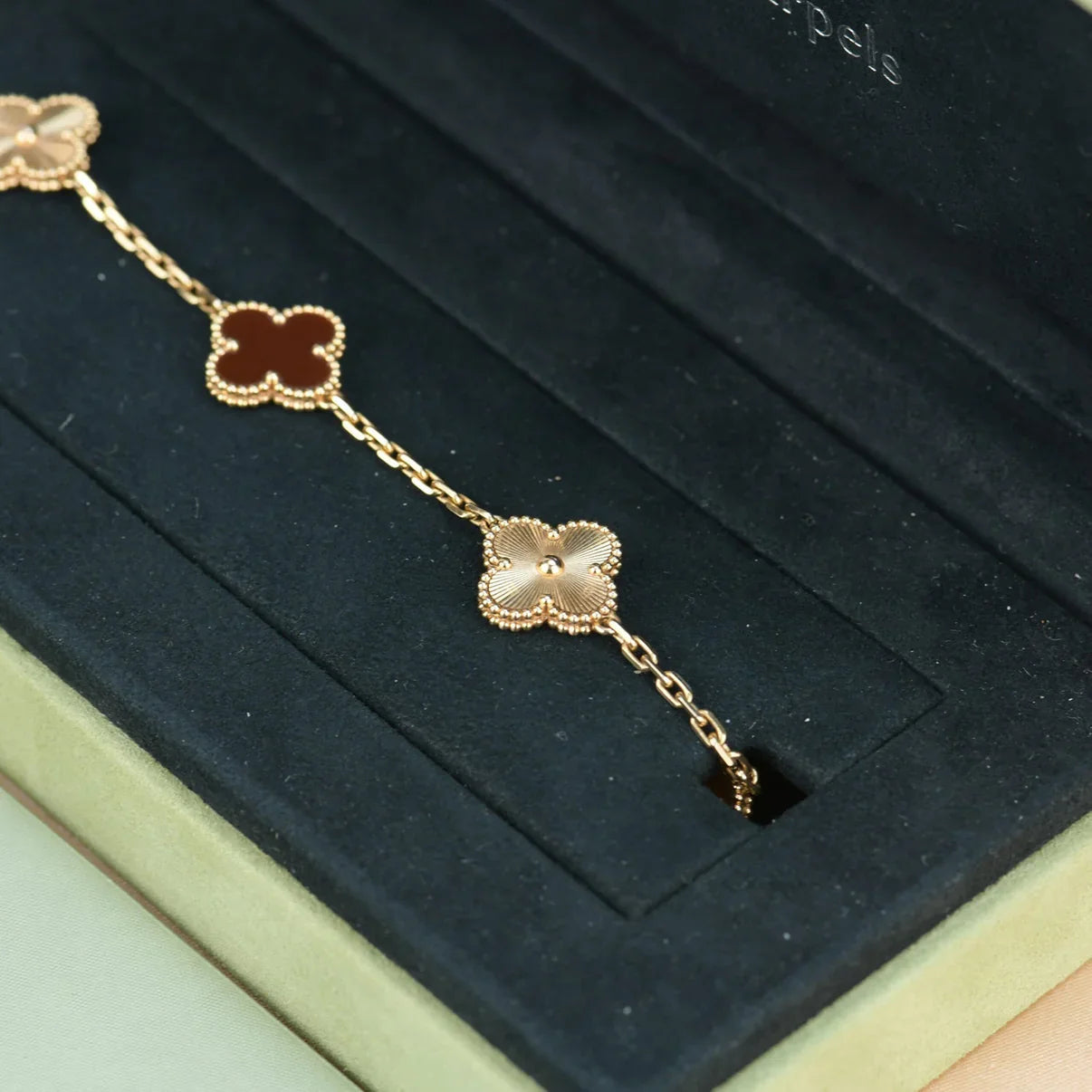 [Polaidi Jewelry] CLOVER 5 MOTIF RED CORNELIAN BRACELET COLLECTION