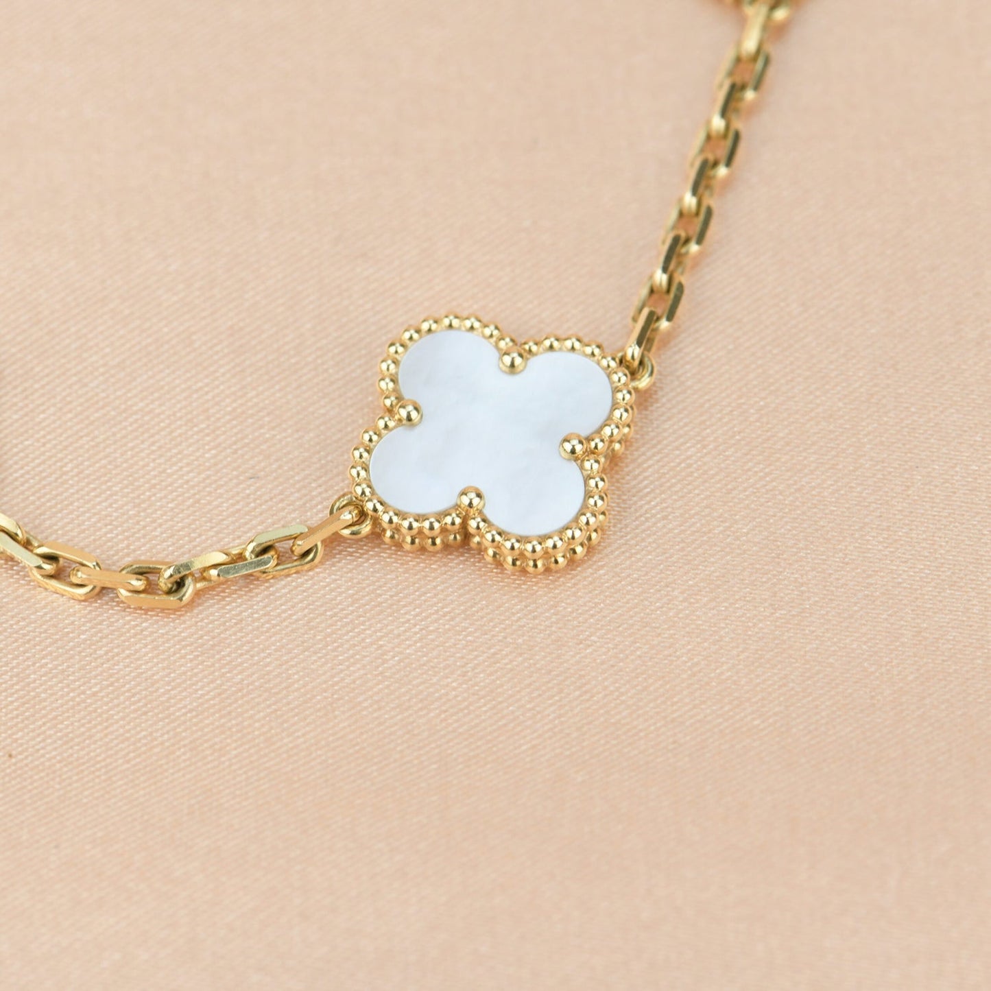 [：Polaidi Jewelry]CLOVER  5 MOTIF WHITE MOP BRACELET