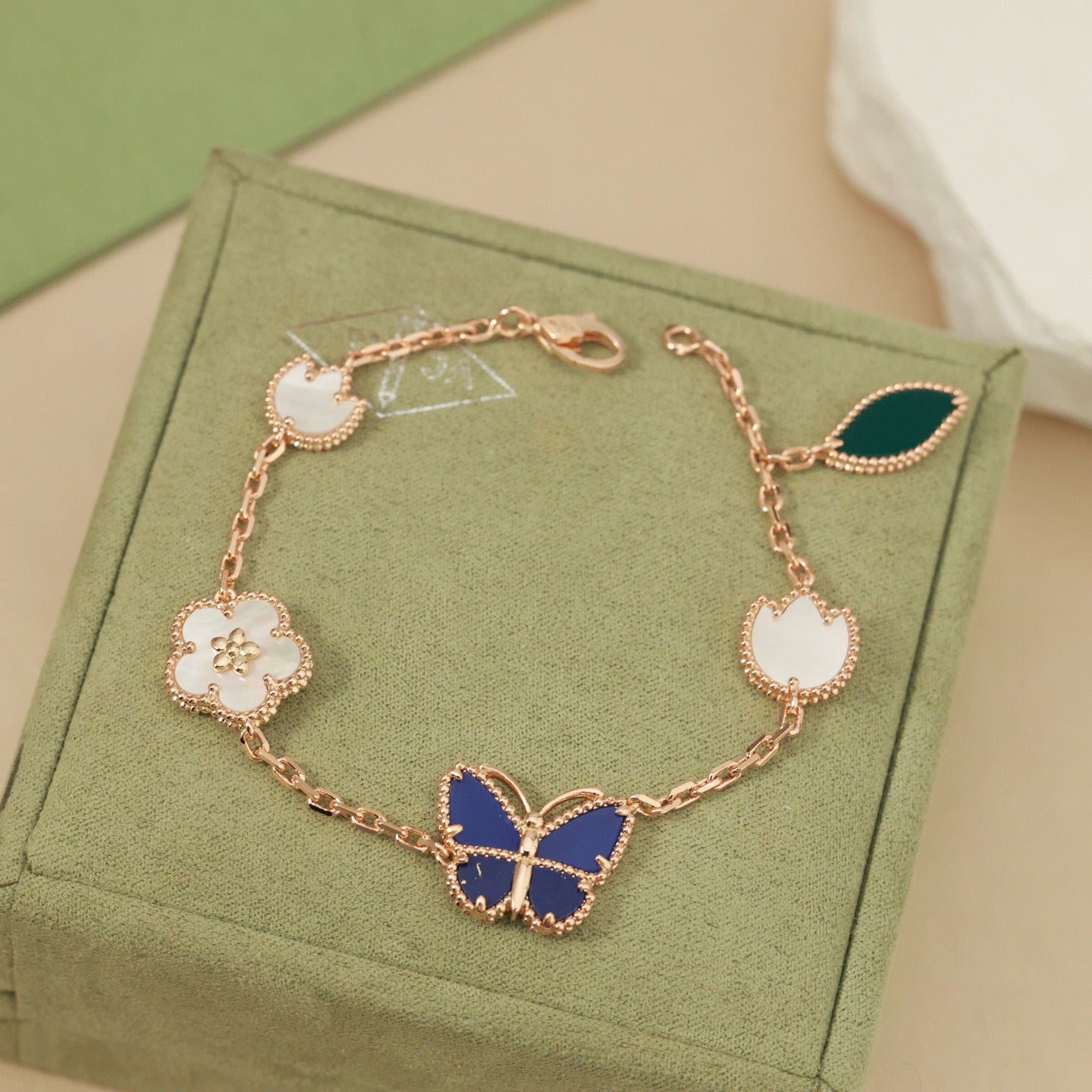 [PolaidiLUCKY SPRING BUTTERFLY 5 MOTIF BRACELET