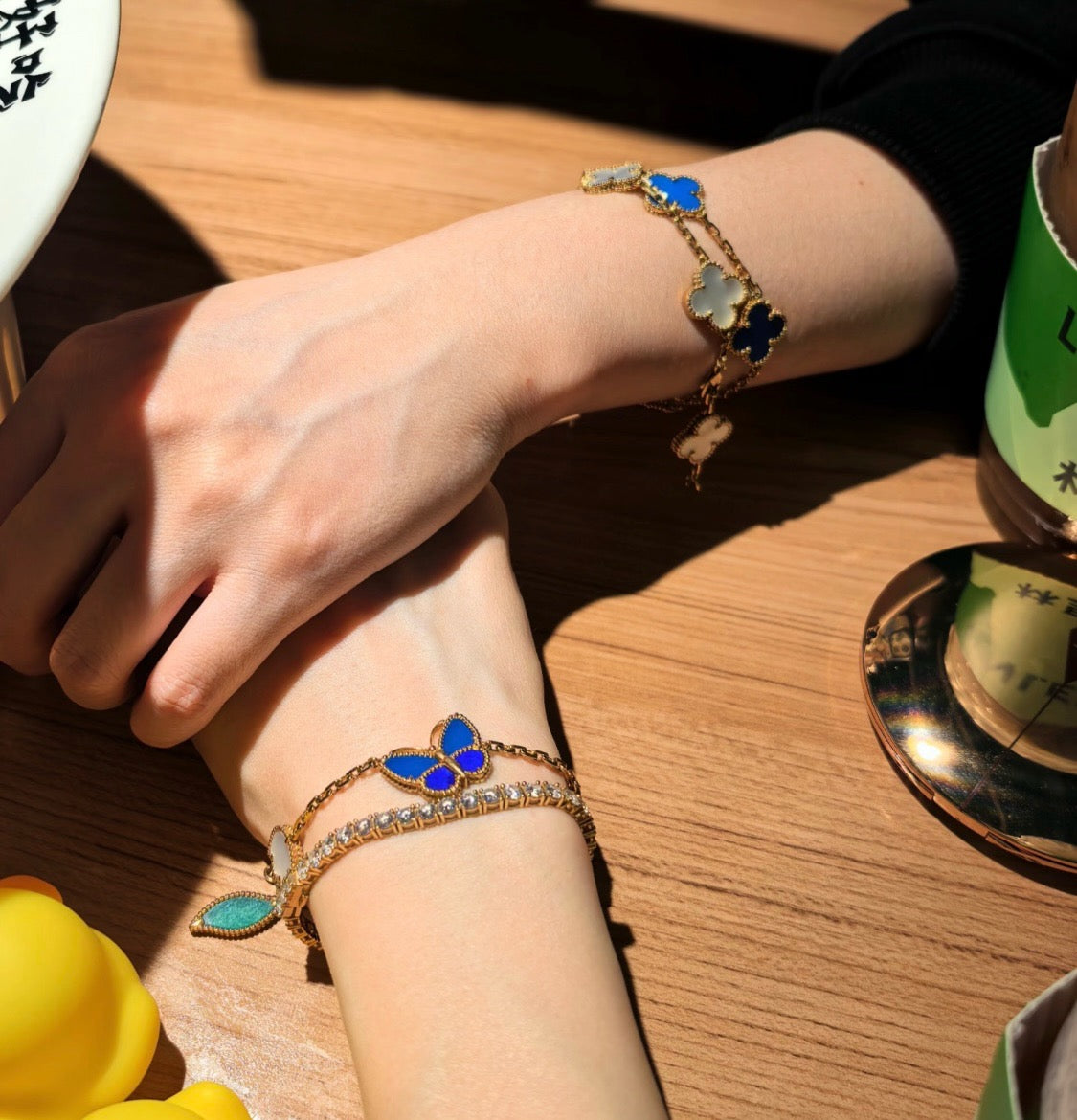 [PolaidiLUCKY SPRING BUTTERFLY 5 MOTIF BRACELET