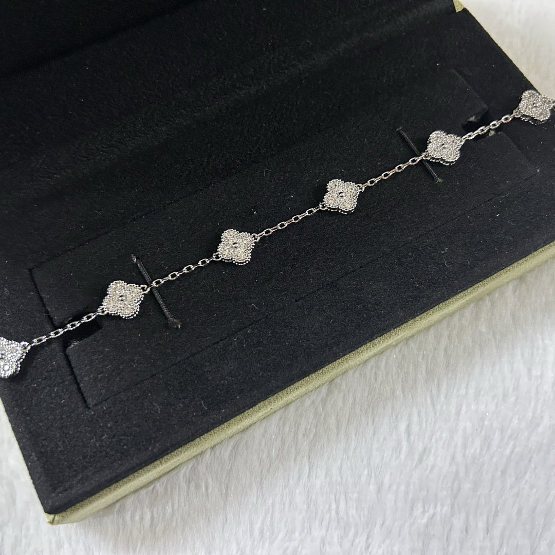 [：Polaidi Jewelry]CLOVER 6 MOTIF DIAMOND BRACELET