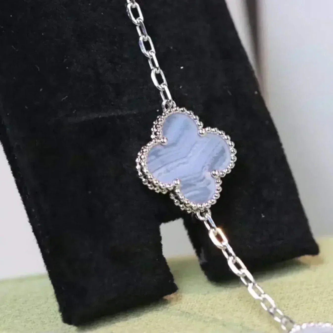 [Polaidi Jewelry] CLOVER 5 MOTIF PURPLE CHALCEDONY BRACELET COLLECTION