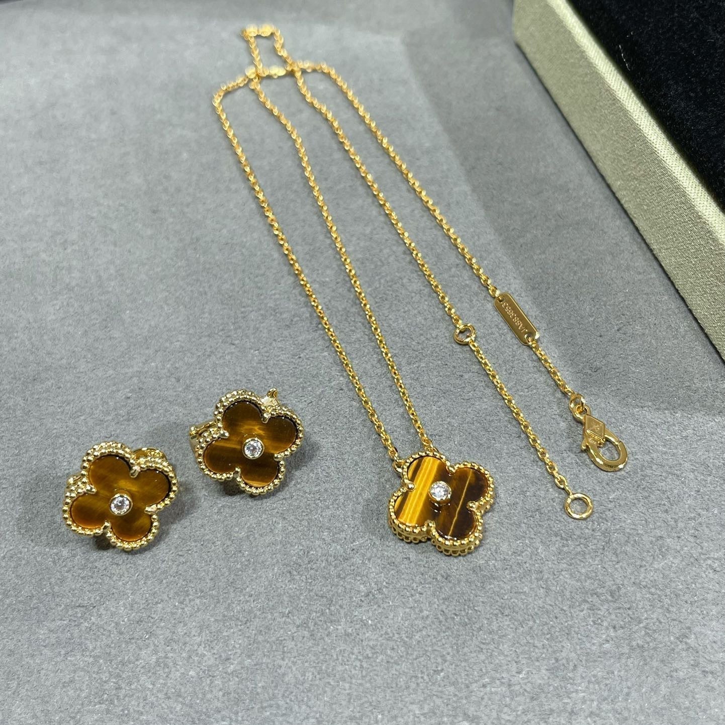 [：Polaidi Jewelry]CLOVER 15MM DIAMOND AND YELLOW TIGER'S EYE AGATE necklace
