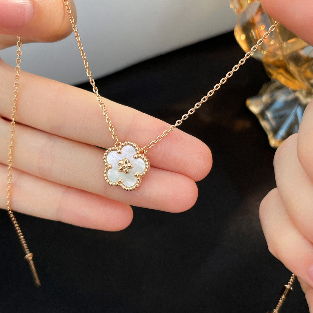 [：Polaidi Jewelry]LUCKY  WHITE MOP  PLUM BLOSSOM NECKLACE