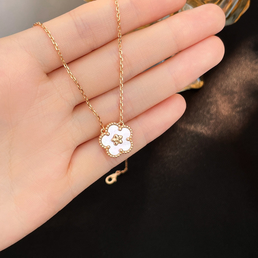 [Polaidi Jewelry]LUCKY  WHITE MOP  PLUM BLOSSOM NECKLACE