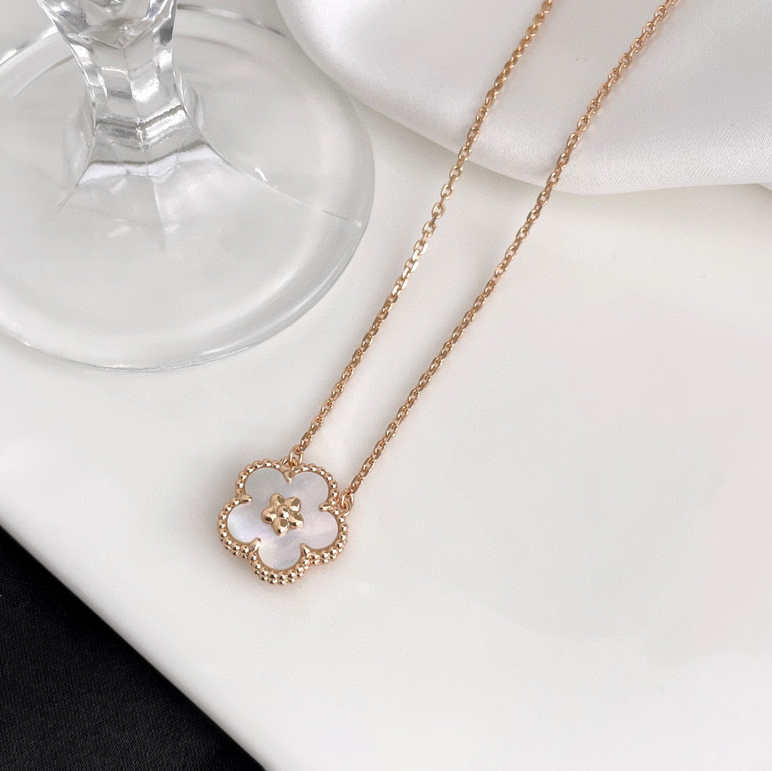 [：Polaidi Jewelry]LUCKY  WHITE MOP  PLUM BLOSSOM NECKLACE