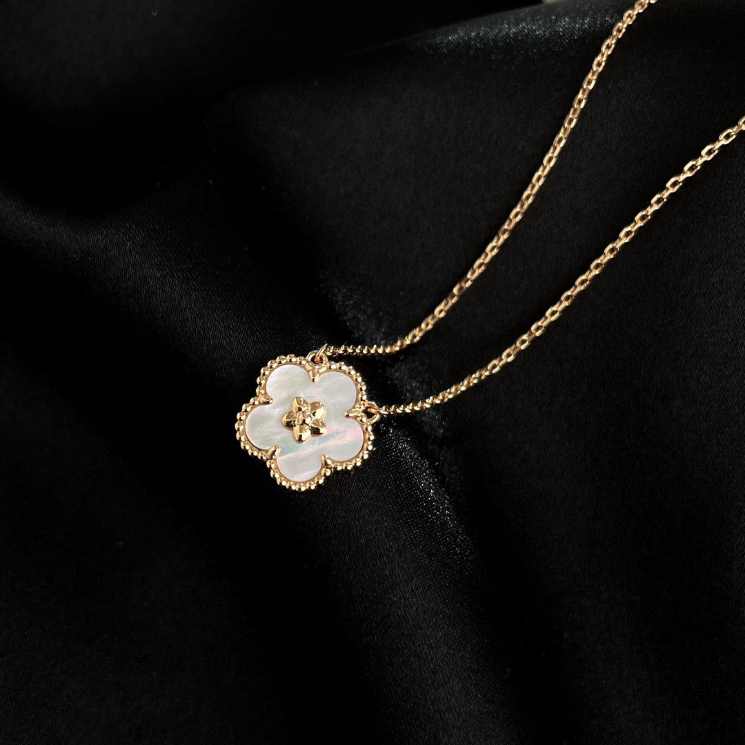 [：Polaidi Jewelry]LUCKY  WHITE MOP  PLUM BLOSSOM NECKLACE
