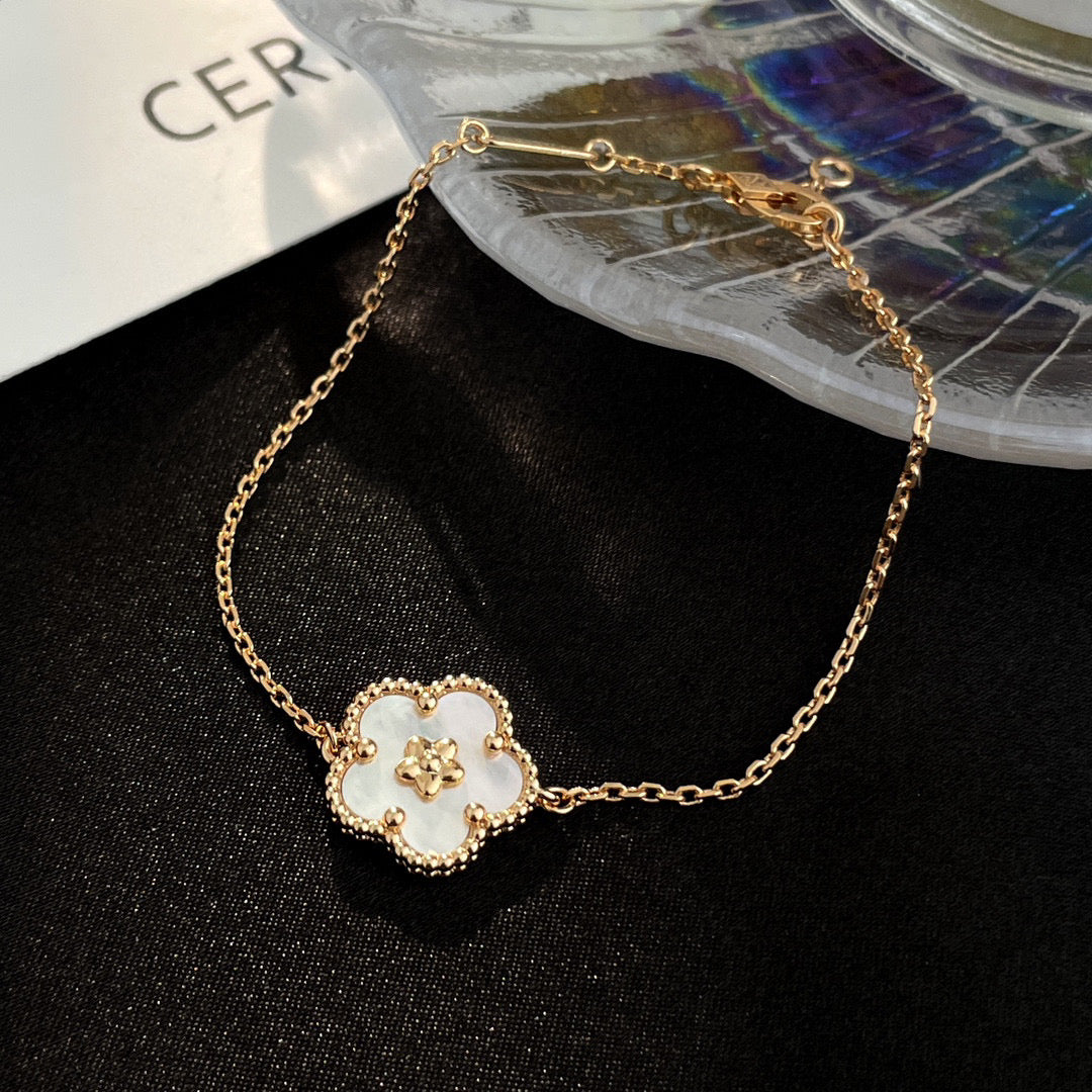 [：Polaidi Jewelry]LUCKY WHITE MOP PLUM BLOSSOM  BRACELET