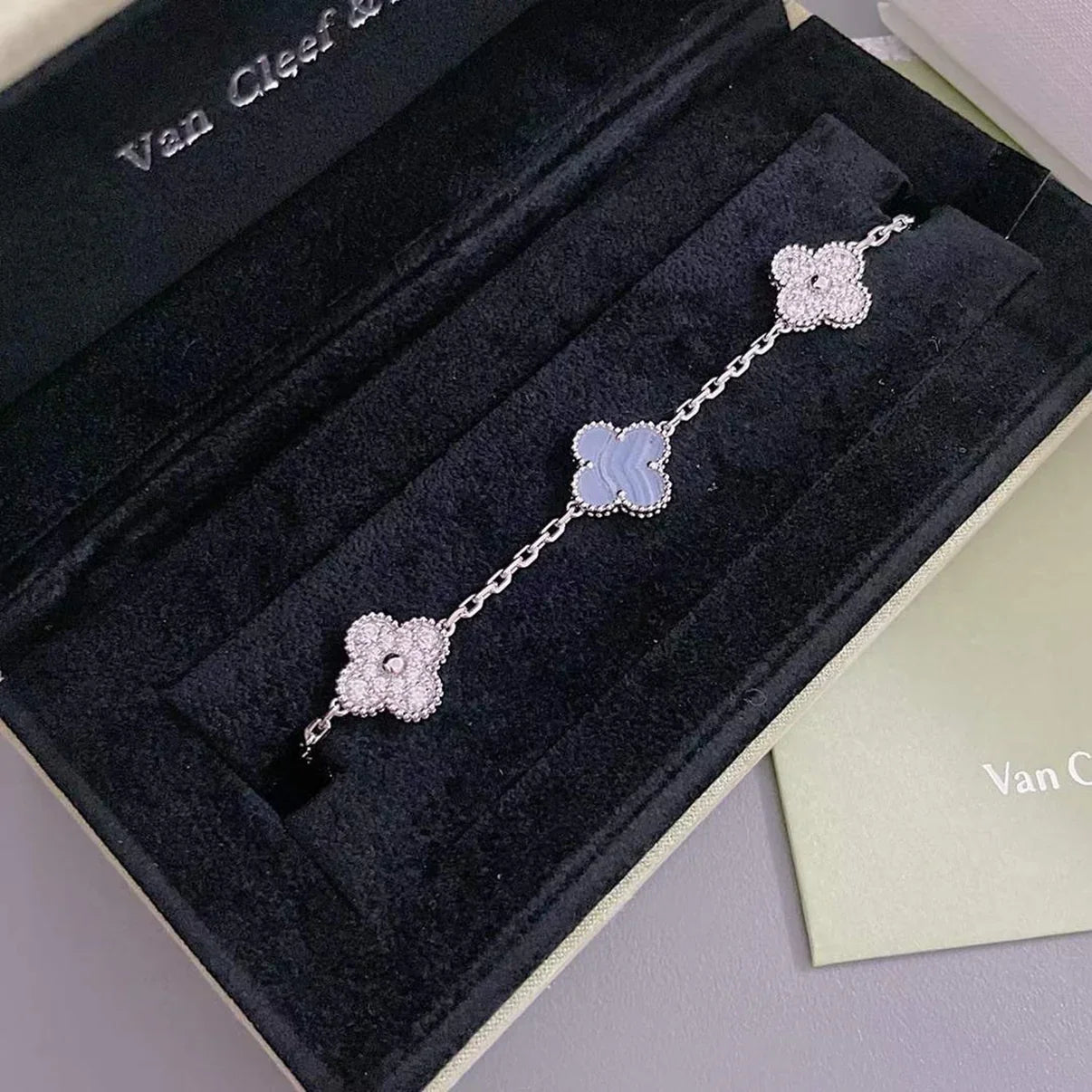 [Polaidi Jewelry] CLOVER 5 MOTIF PURPLE CHALCEDONY BRACELET COLLECTION