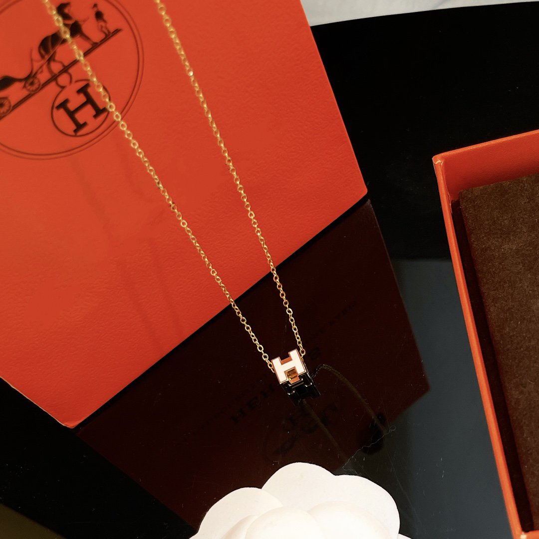 [：Polaidi Jewelry]H ホワイト スクエア ゴールド ネックレス
