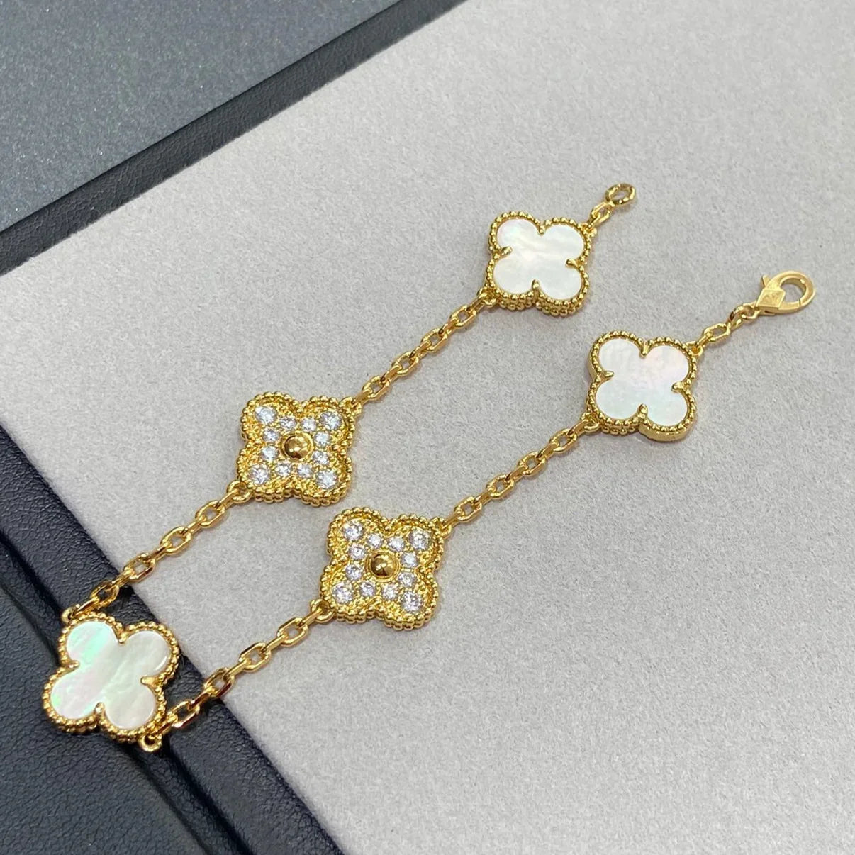 [Polaidi Jewelry]CLOVER WHITE PEARL MOP 5 MOTIF BRACELET COLLECTION