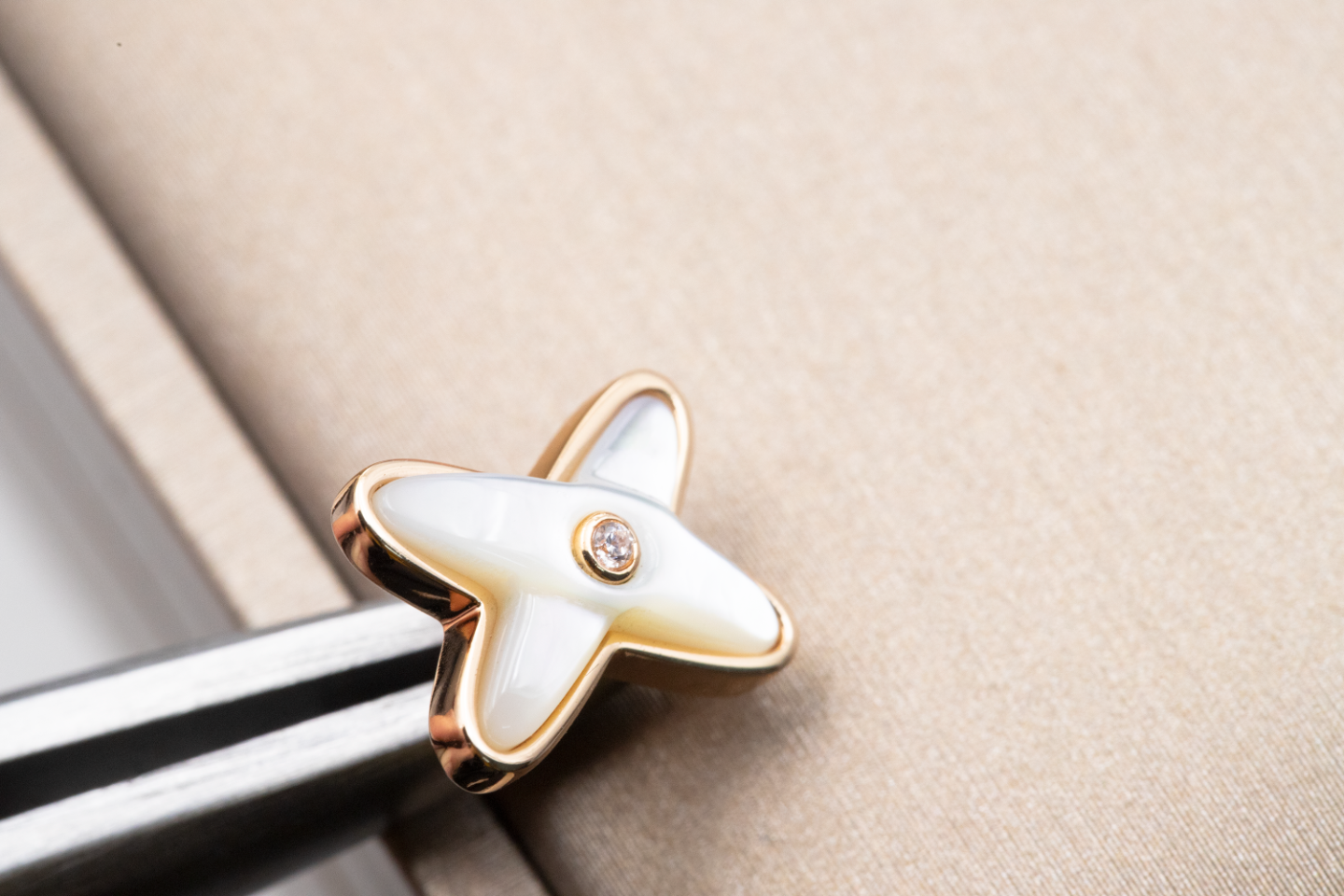 [Polaidi Jewelry]JEUX DE WHITE MOP PINK GOLD DIAMOND EARRINGS