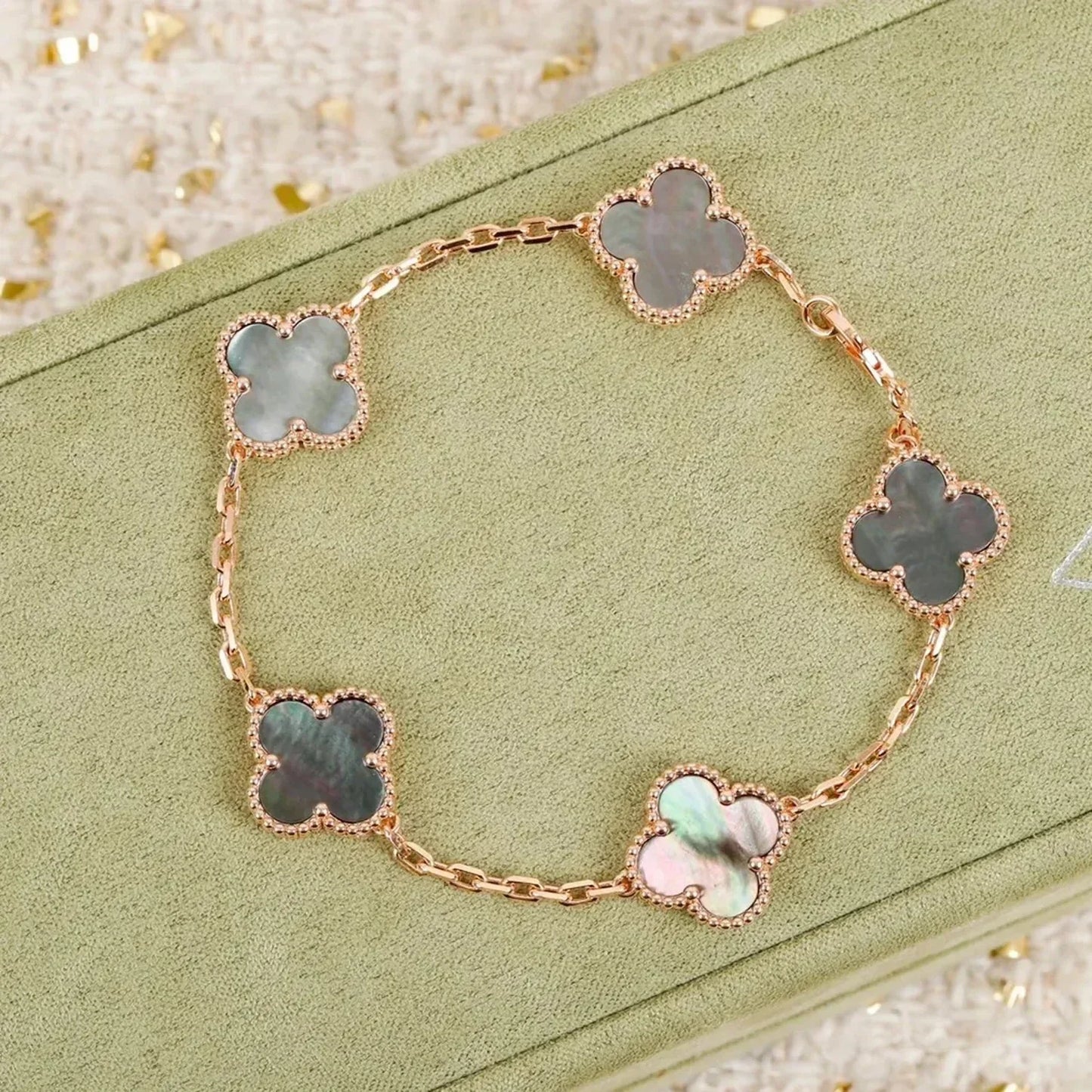 [Polaidi Jewelry] CLOVER 5 MOTIF GRAY MOP BRACELET COLLECTION
