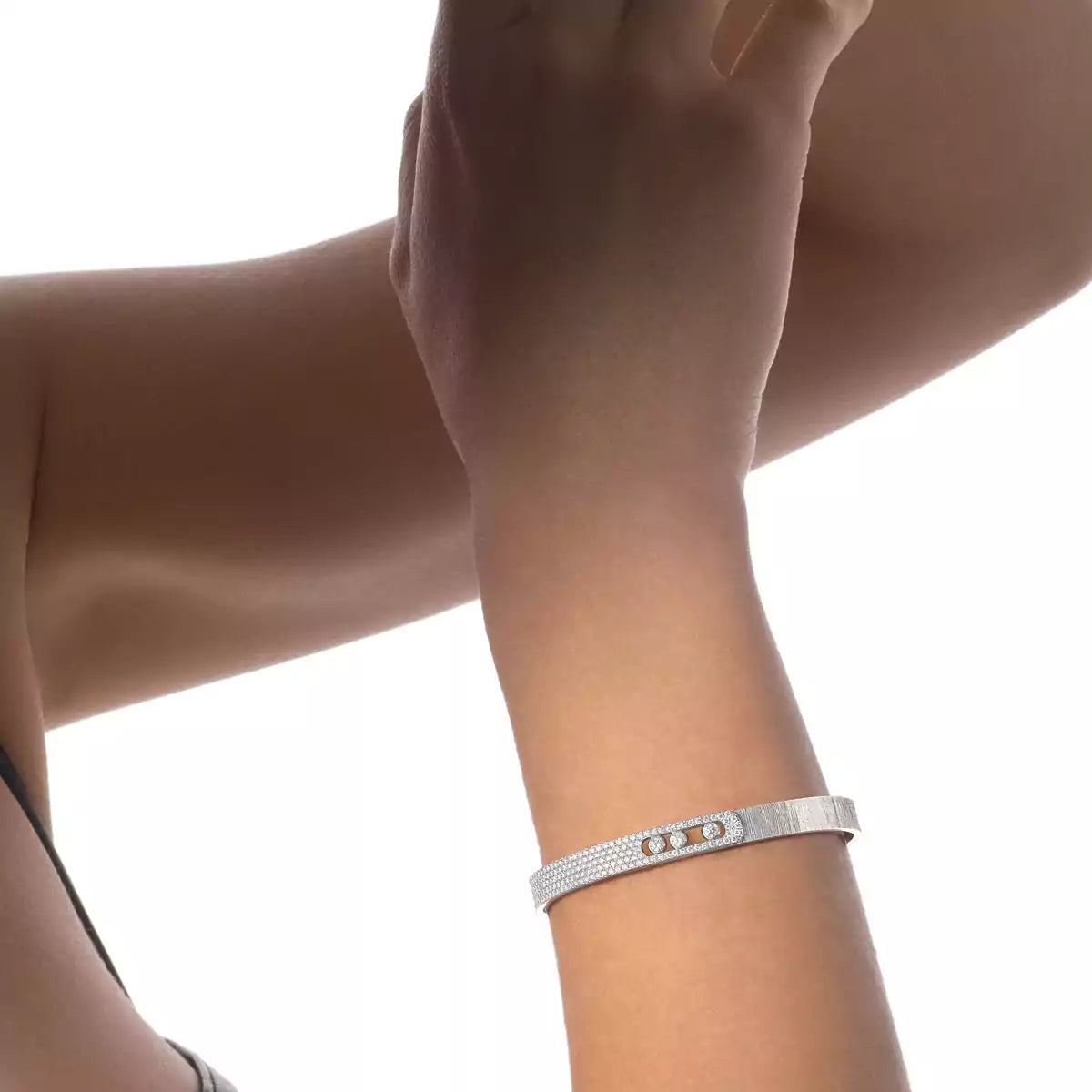 [Polaidi Jewelry]Move Noa Cisel¨¦ half pav¨¦ bangle