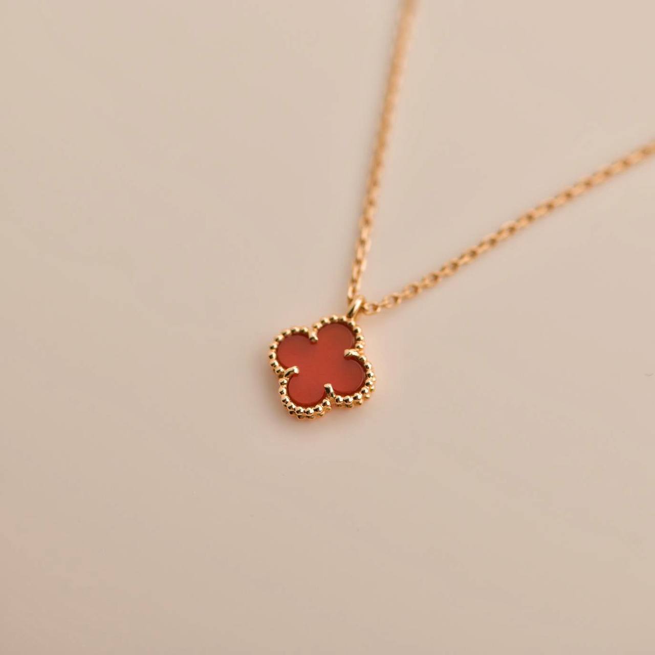 [：Polaidi Jewelry]CLOVER MINI 9.5MM WHITE CARNELIANS NECKLACE
