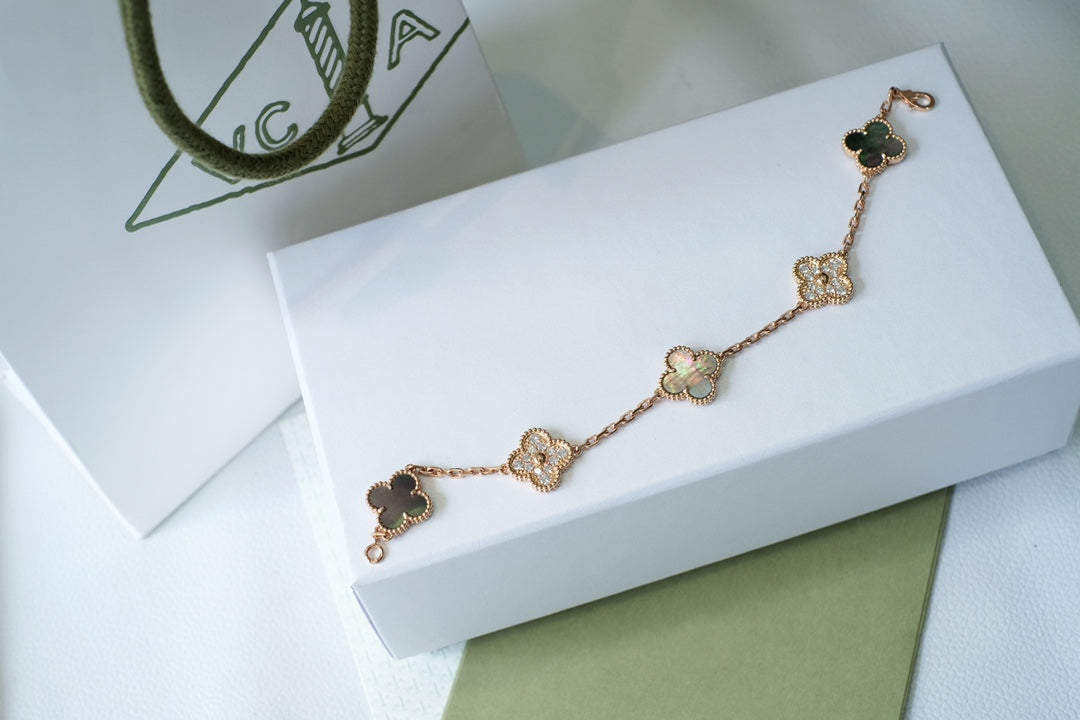 [Polaidi Jewelry] CLOVER 5 MOTIF GRAY MOP BRACELET COLLECTION