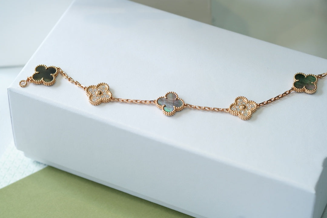 [Polaidi Jewelry] CLOVER 5 MOTIF GRAY MOP BRACELET COLLECTION