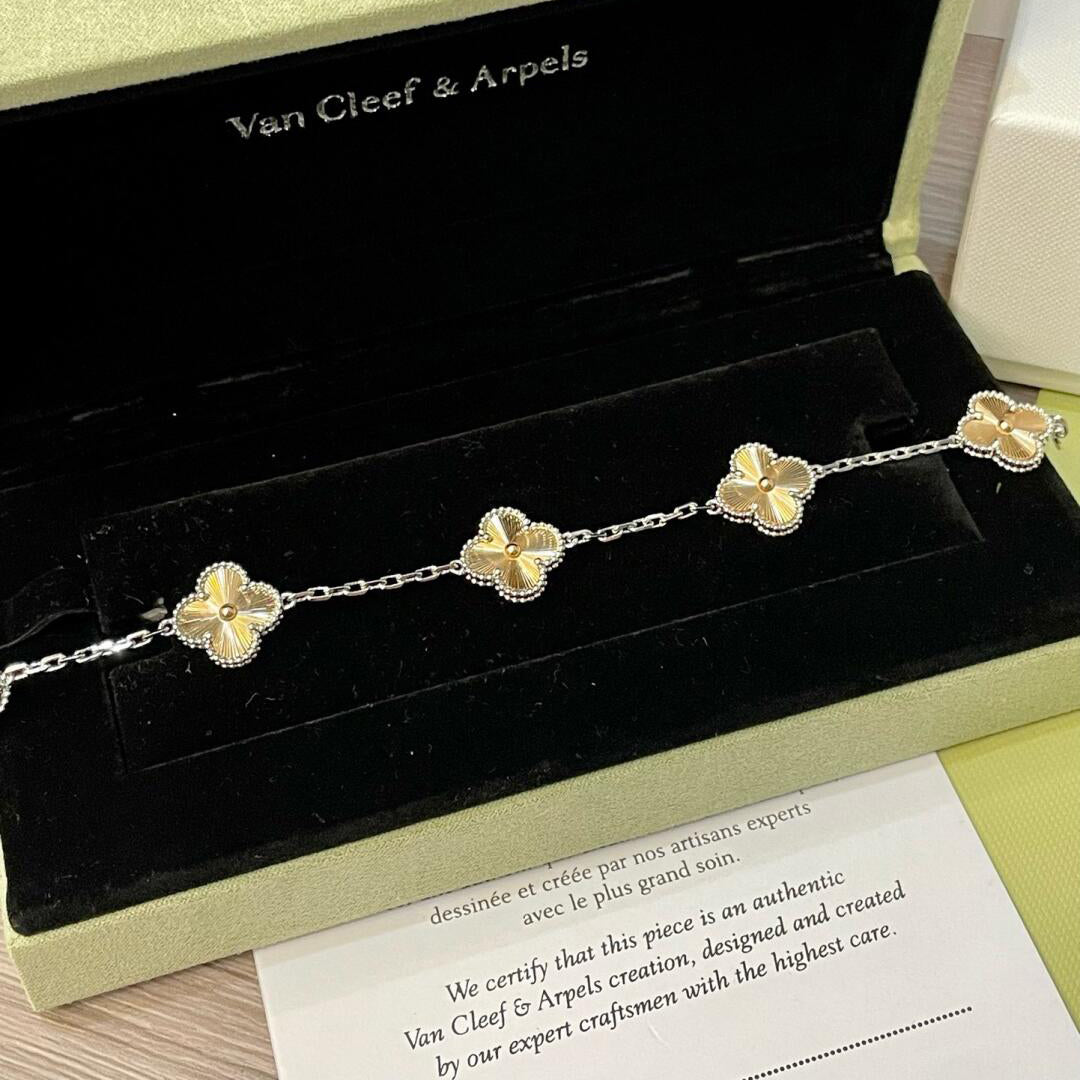[：Polaidi Jewelry]CLOVER  5 MOTIFS  CHRISTMAS LIMITED EDITION BRACELET