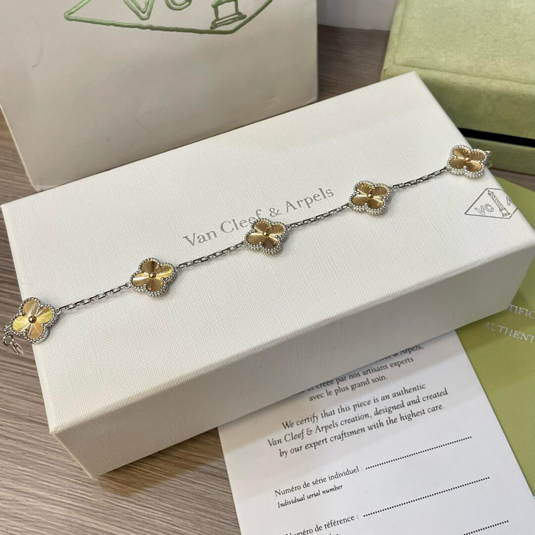 [：Polaidi Jewelry]CLOVER  5 MOTIFS  CHRISTMAS LIMITED EDITION BRACELET