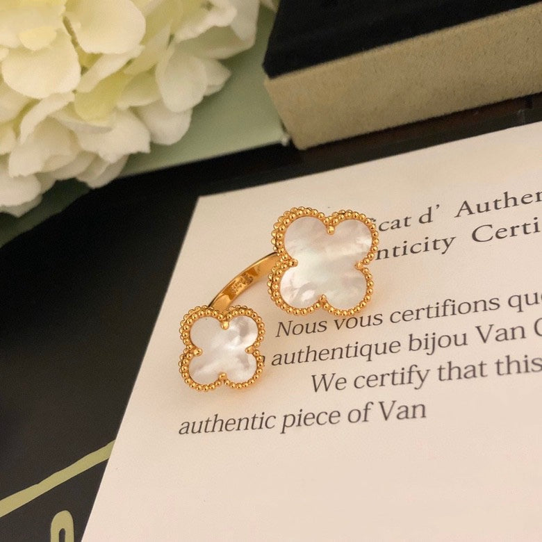[：Polaidi Jewelry]CLOVER BETWEEN THE FINGER RING
