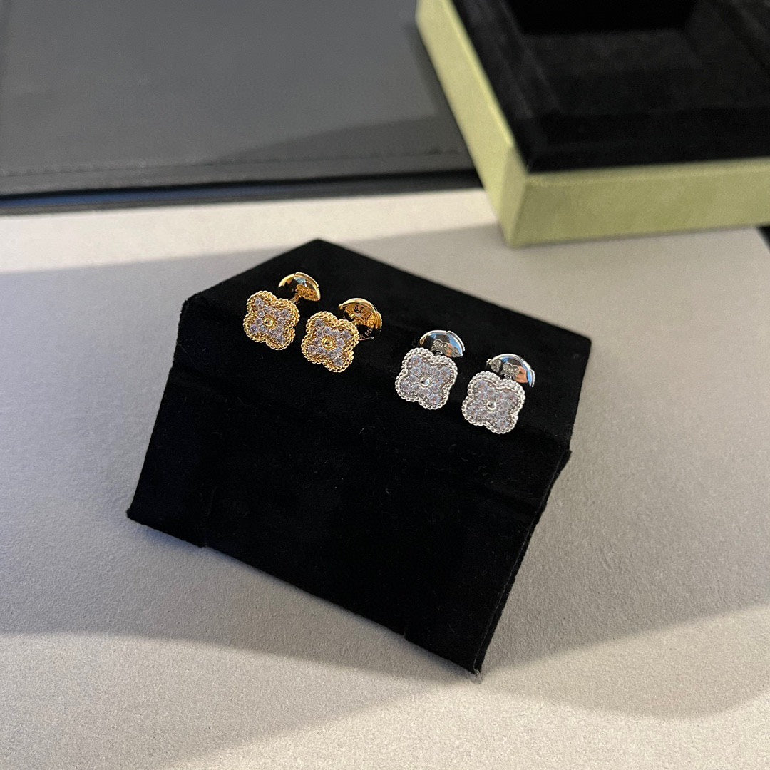 [Polaidi Jewelry]CLOVER MINI DIAMOND STUD EARRINGS